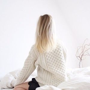 NEW ADRIENNE VITTADINI WOOL BLENDED WHITE SWEATER